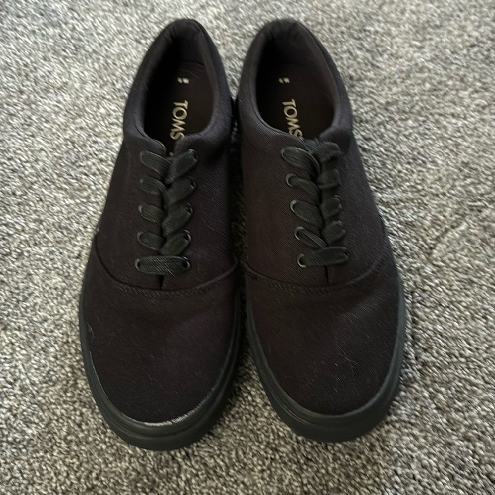 Men’s Toms Alpargata Fenix lace up shoes. Size 9 (2) and 9.5 (1).